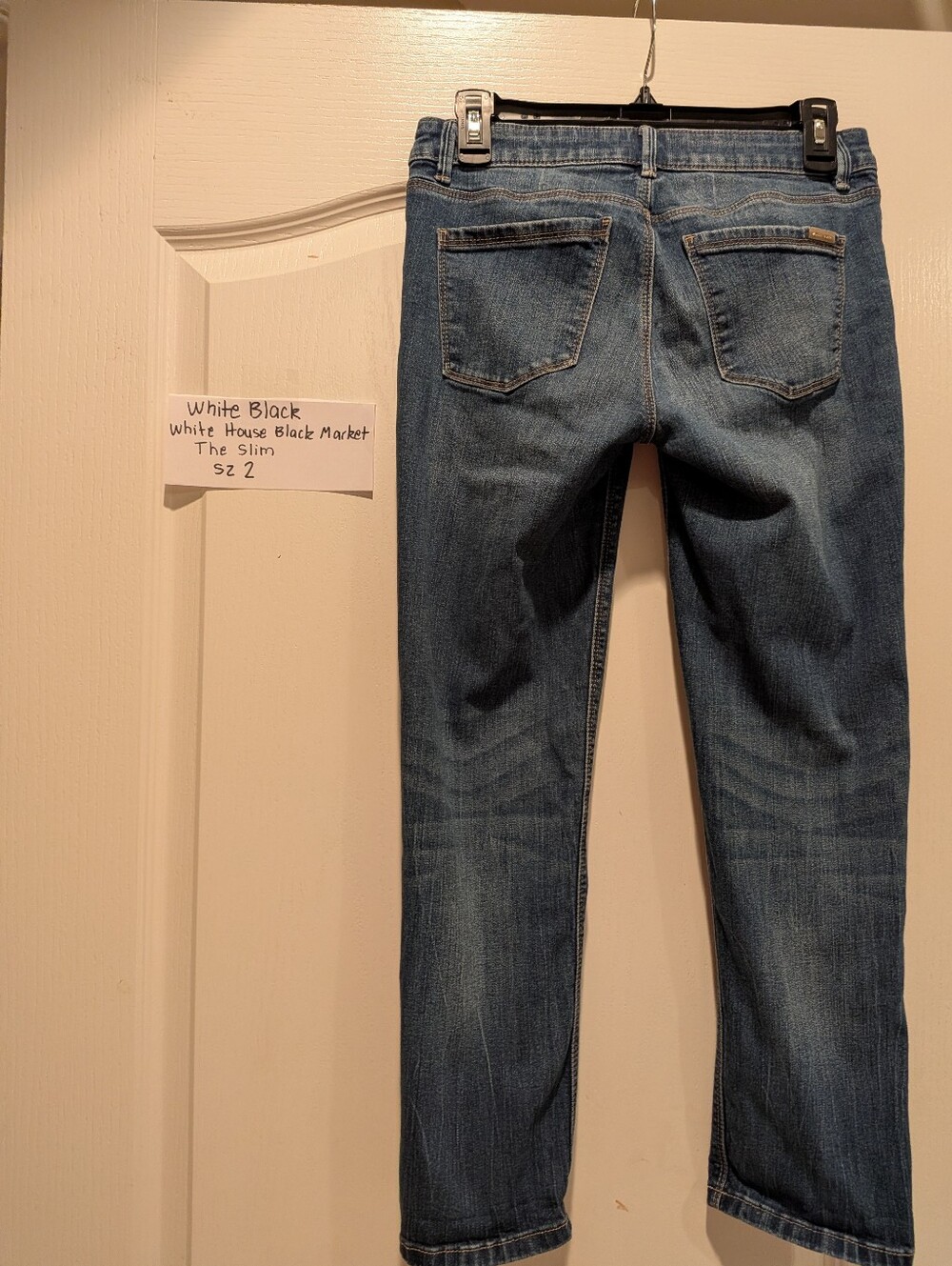 White House Black Market Women's Skinny Jeans in Medium Blue Wash - Picture 2 of 2